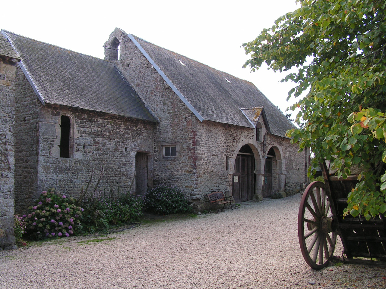 L'ancienne charetterie, vue depuis la basse cour