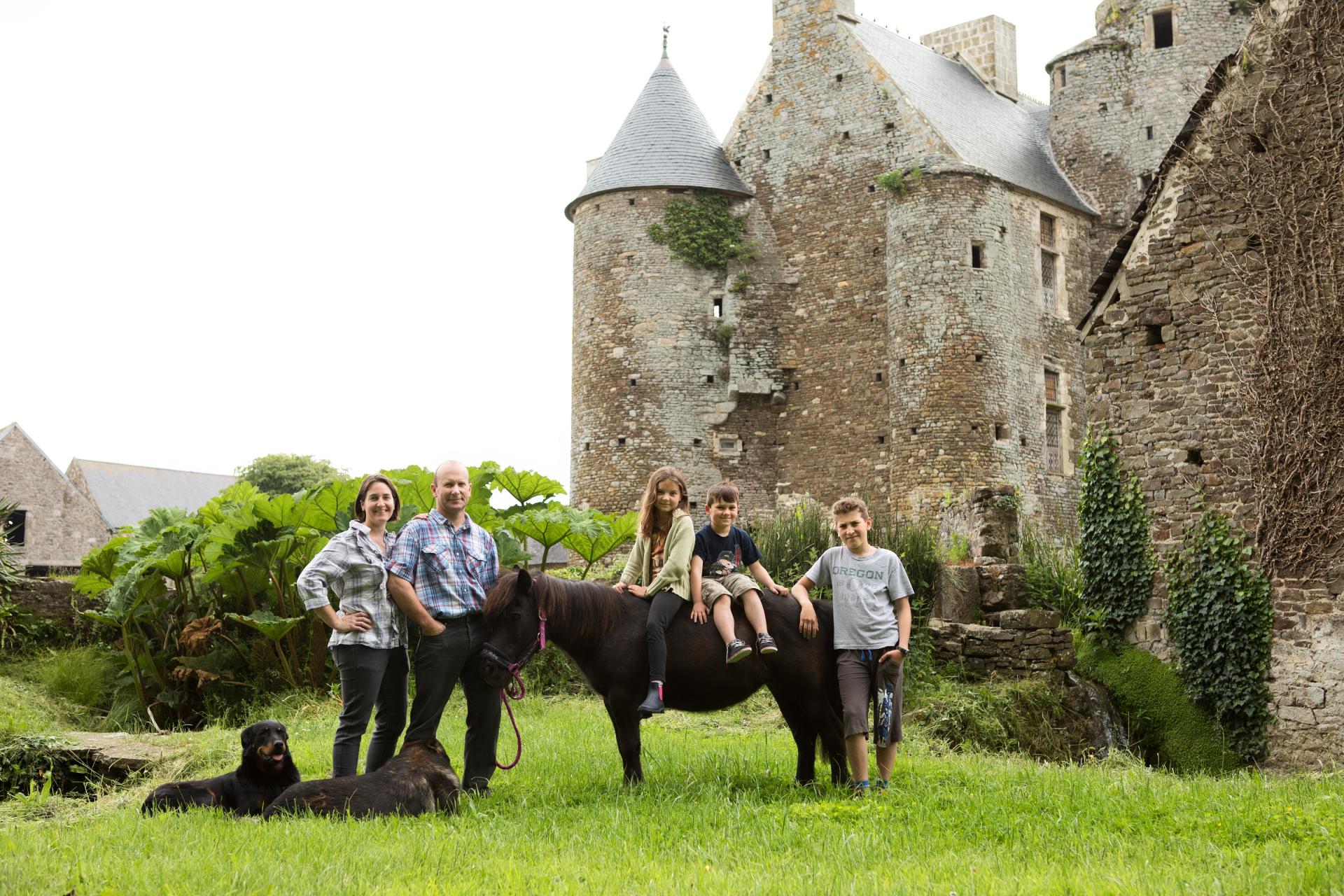 Laëtitia, Valentin, Louise, Aurélien, Philippe.